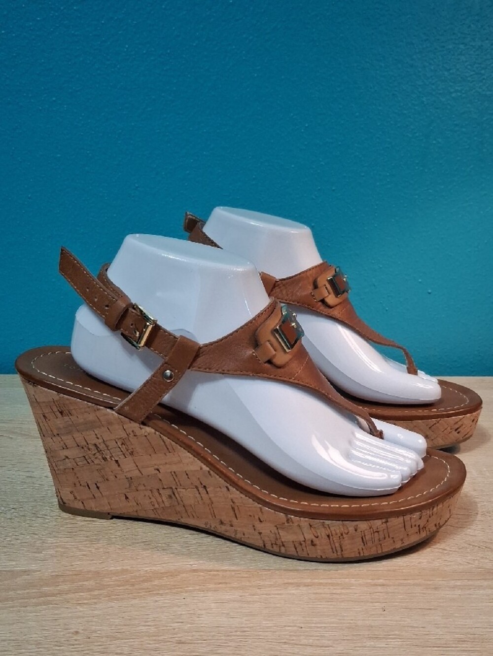 Tommy Hilfiger Monor Tan Leather Cork Wedge Sandals with Gold Hardware - Picture 3 of 9